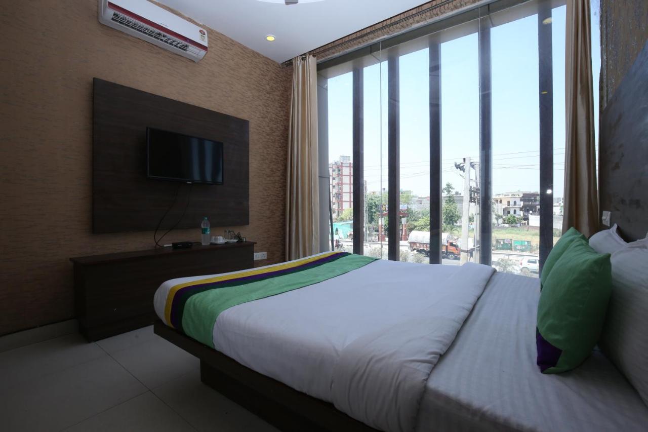 Hotel Pearl Grand&Banquet Zirakpur Extérieur photo