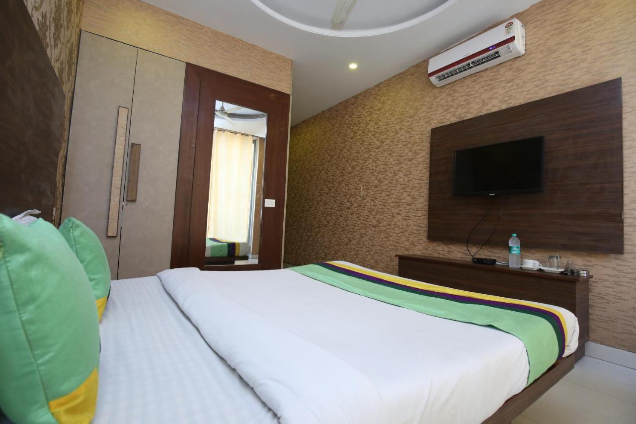 Hotel Pearl Grand&Banquet Zirakpur Extérieur photo